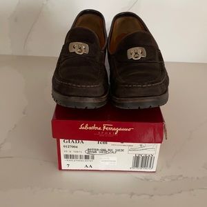 Women’s 7AA chocolate suede brown Ferragamo loafer